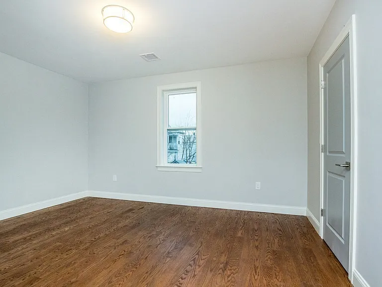 68 Rockwell Ave — Photo 7
