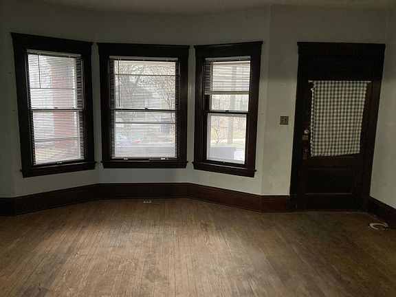 Spacious living room