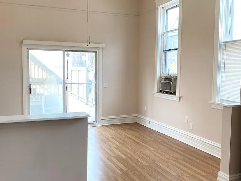 1634 W Addison St #1 — Photo 6