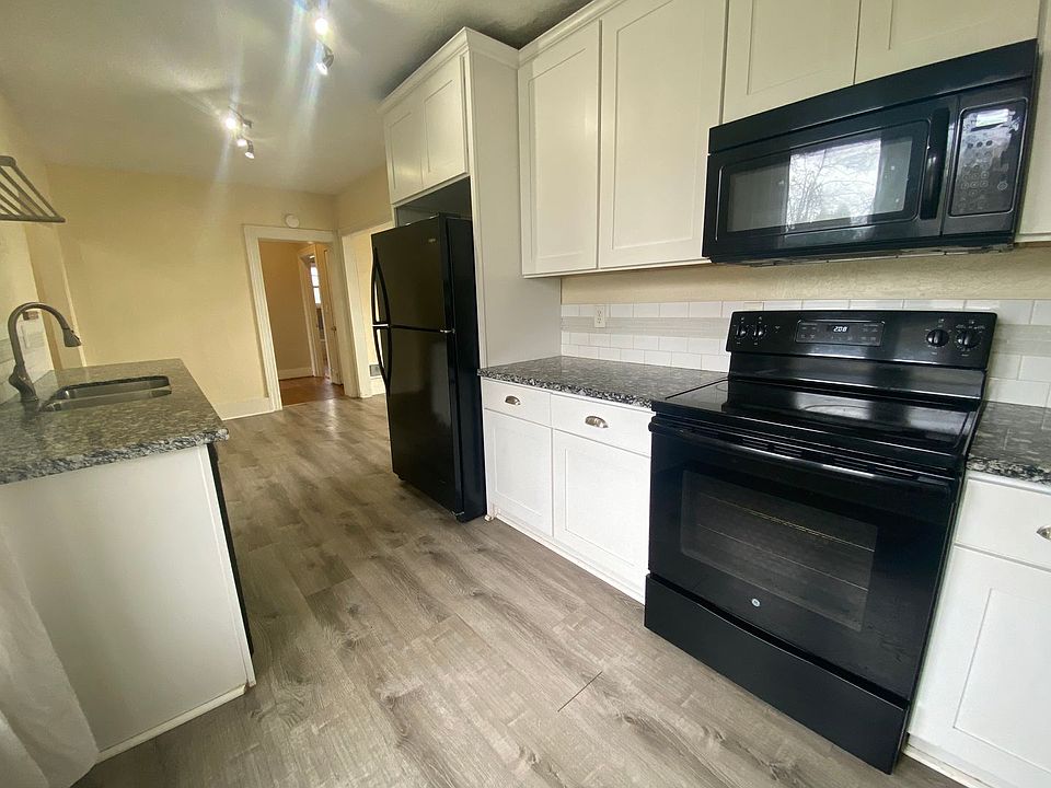 1st image of 3026 SE Tacoma St #21