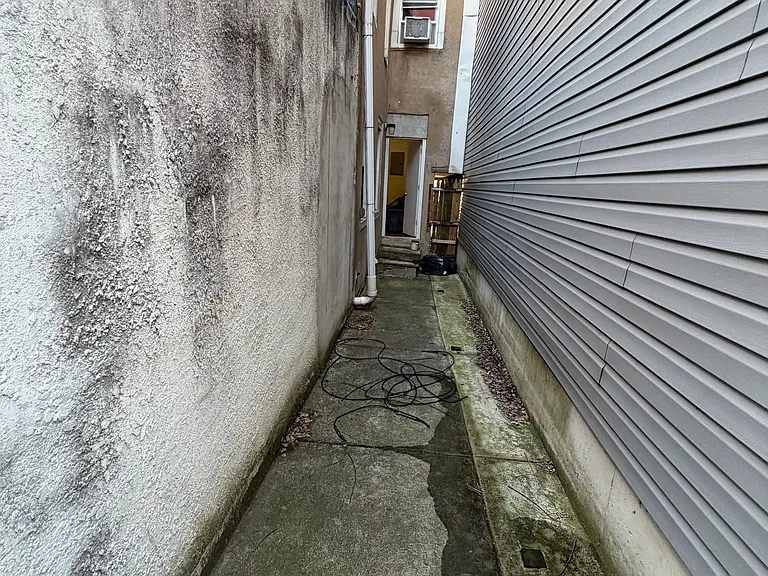 1630 N Sydenham St #1 — Photo 16