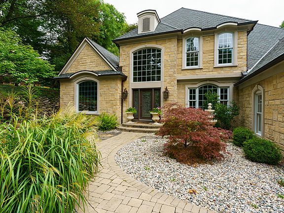 2nd image of 2025 Saxonia Ln
