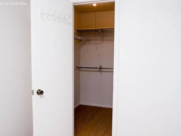 Master rm walk in closet