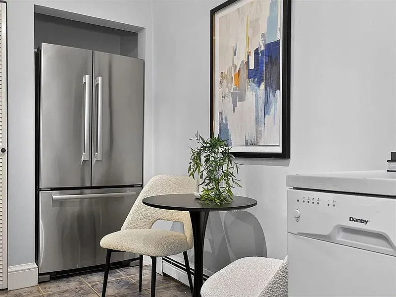 1 bed, 1.0 bath, 636 sqft, $1,820 — Photo 2