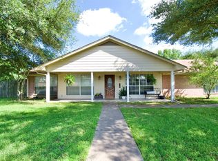 210 Whirlaway St, Groesbeck, TX 76642