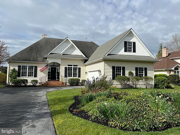 3rd image of 28577 Clubhouse Dr