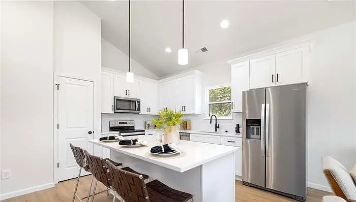 3913 Oakwood Rd — Photo 4