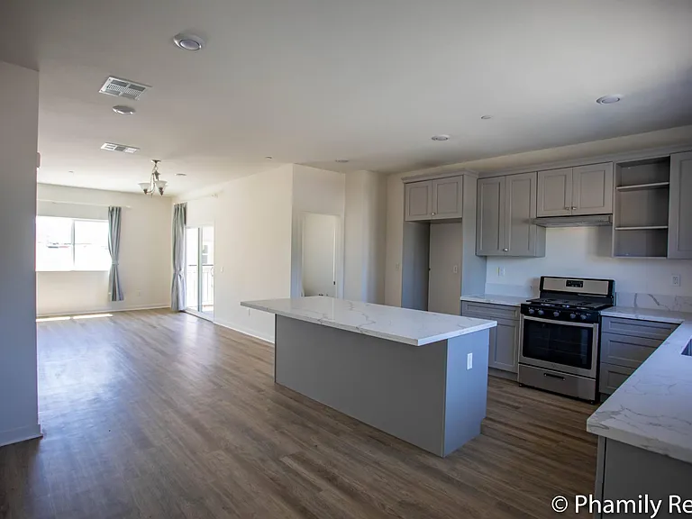138 Glendora Ave #10 — Photo 4