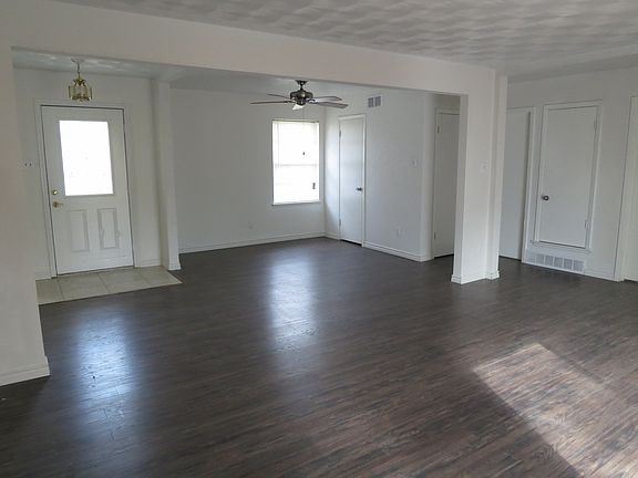 4th image of 3448 Cloverdale Ln