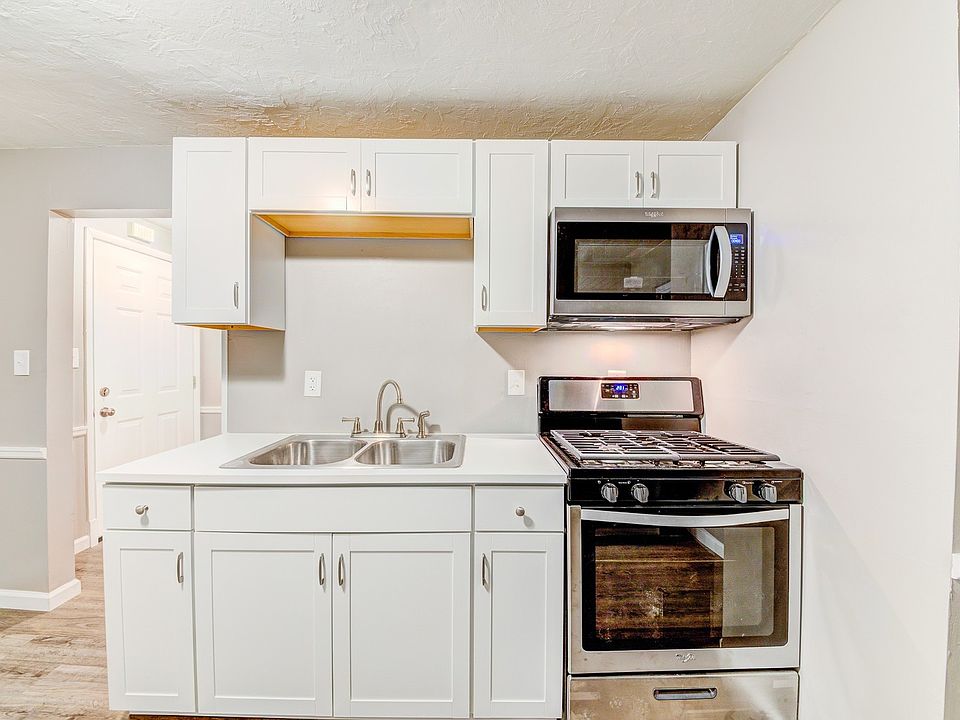 1st image of 52 Ruth St #3