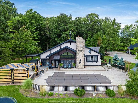 3rd image of 4011 Hickory Acres Dr