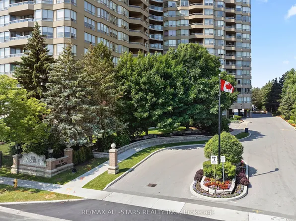 610 Bullock Dr #701, Markham, ON L3R 0G1