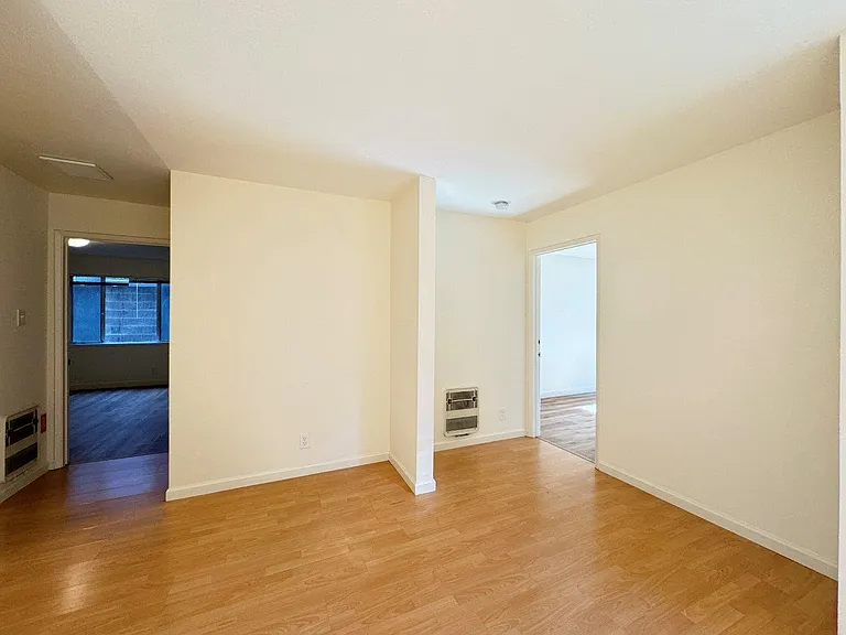 1555 Oxford Street — Photo 21