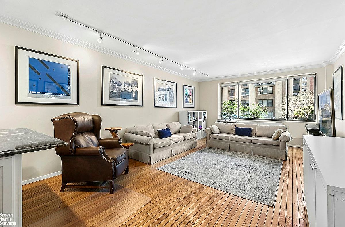 211 W 71st St APT 2C, New York, NY 10023 | Zillow