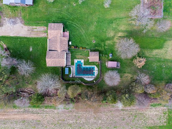 3rd image of 11155 Silverthorn Rd