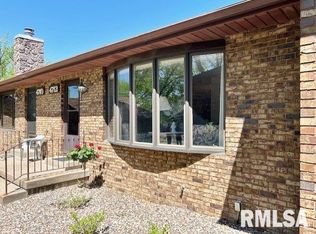 4712 Kynnelworth Dr, Bettendorf, IA 52722