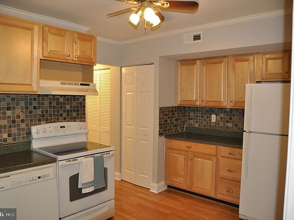5th image of 9707 Kings Crown Ct APT 002