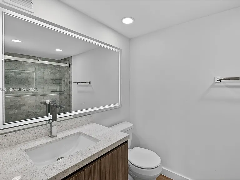 600 NE 36th St #1220 — Photo 26