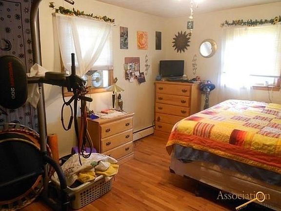 5th image of 409 Kingsbury St