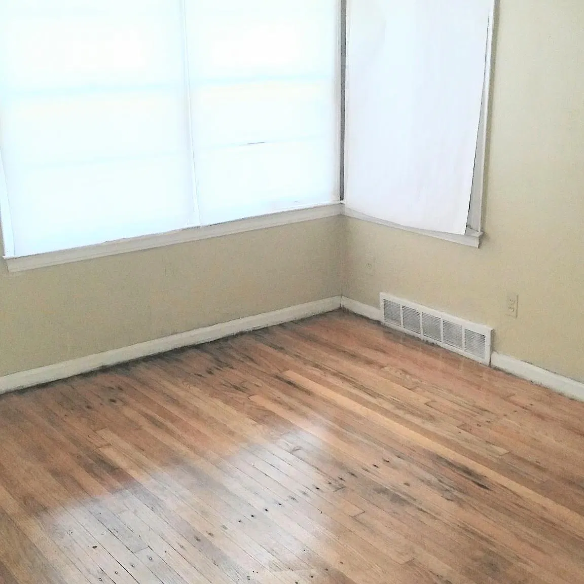 3 bed, 1000 sqft, $1,400 — Photo 2