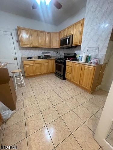2nd image of 909 Walnut St