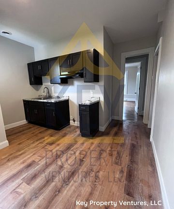 4th image of 1016 Lake Ave #2