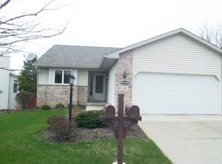 3 Fairview Trl, Waunakee, WI 53597