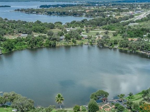 2nd image of 517 Lake Blue Dr #8