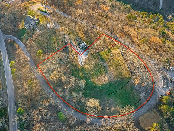 2nd image of 303 Snowden Lane