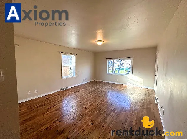 3 bedroom 1 bathroom home with large fenced yard! — Photo 11