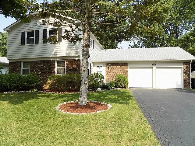 580 Checker Dr photo 1