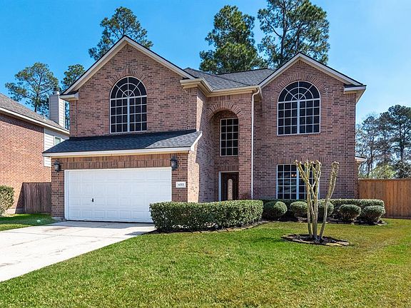 This traditional brick beauty is in close proximity to Benignus Elementary, pocket parks, walking trails, 20-acre lake and golf course.