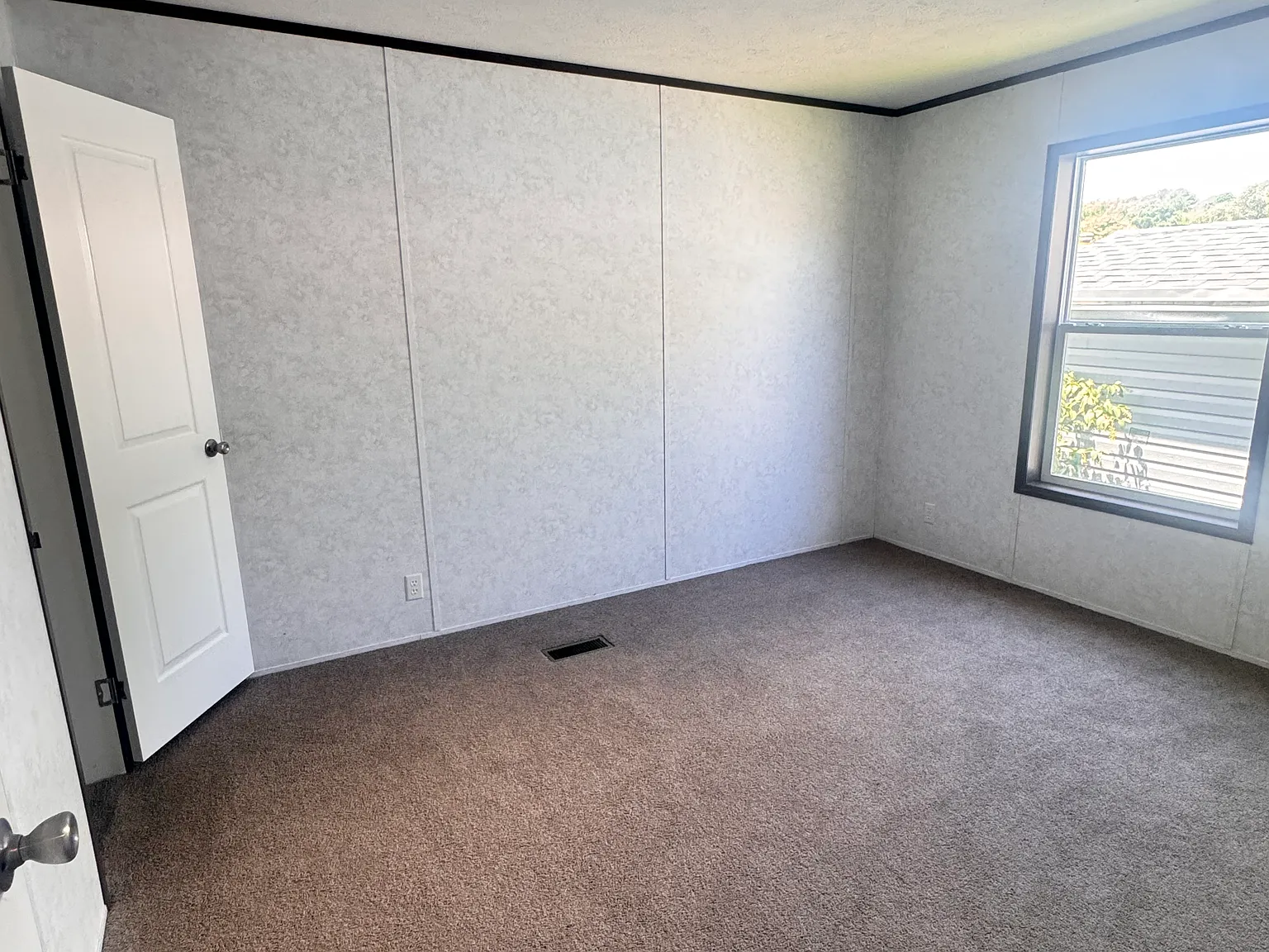 3 bed, 1248 sqft, $2,200 — Photo 4