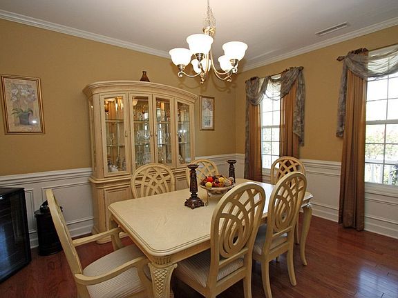 FAMILY GATHERINGS ARE EASY