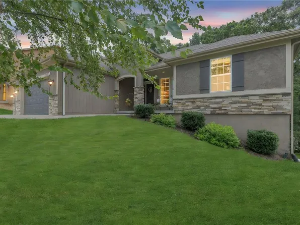 11017 Cernech Rd, Kansas City, KS 66109