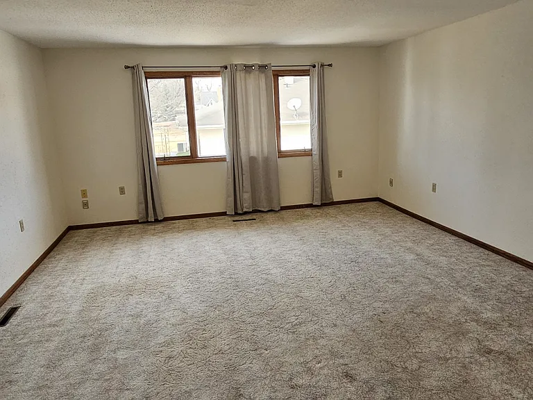 715 Code Ave S #7 — Photo 5