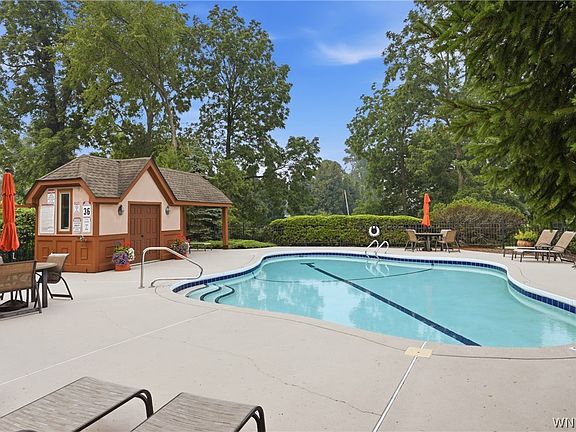 4th image of 182 Castlebrooke Ln