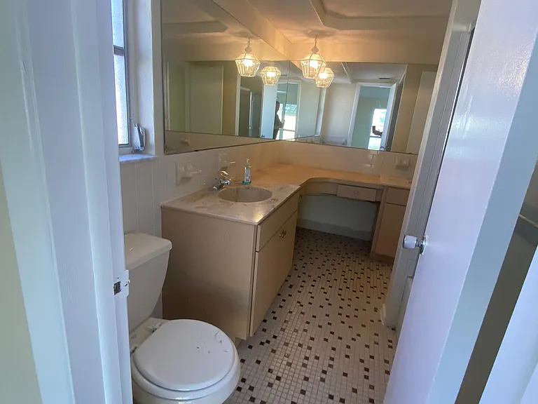 9105 Hermitage Ln — Photo 11