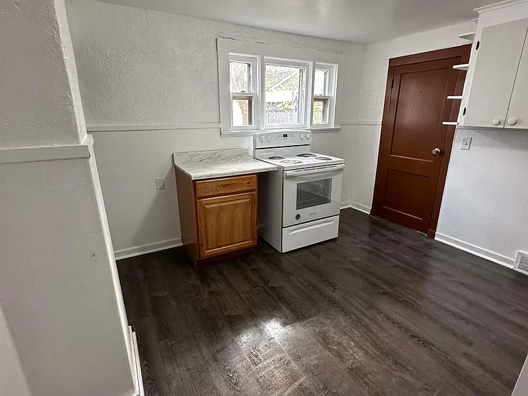 107 S Roberts Rd — Photo 15
