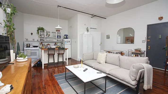 Rented by Nooklyn NYC LLC | media 16