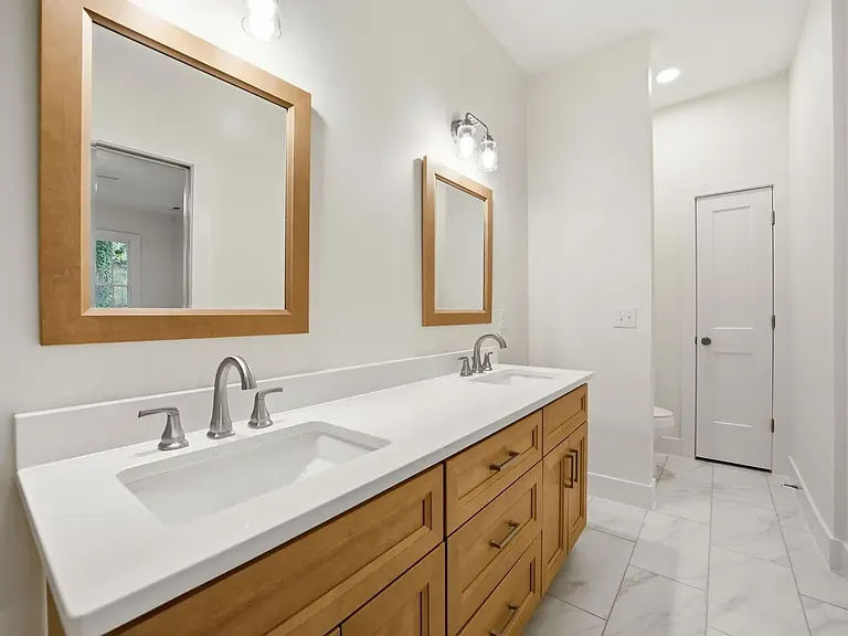 611 W Pearsall St #611 — Photo 8
