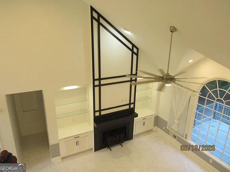 115 Sutton Ct — Photo 9