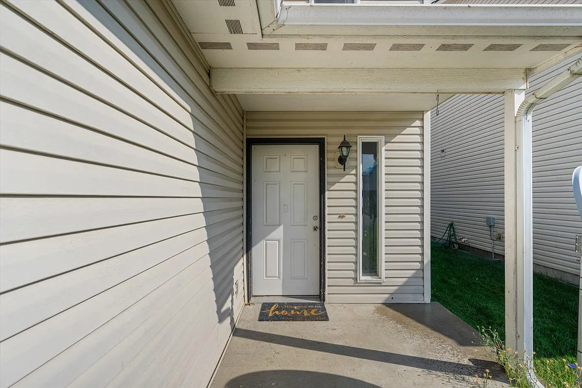 Building Photo - 692 N Hydra Pl #B