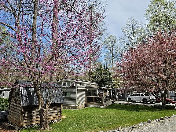 4th image of 728 Riverside Dr