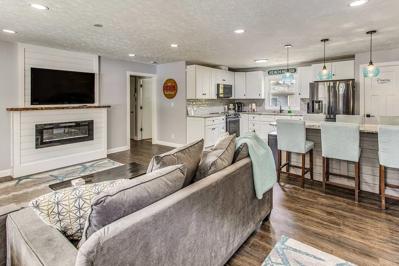 4 bed, 3.0 bath, 1410 sqft, $5,384 — Photo 1
