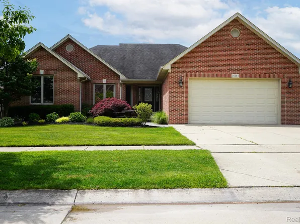 16154 White Water Dr, Macomb, MI 48042