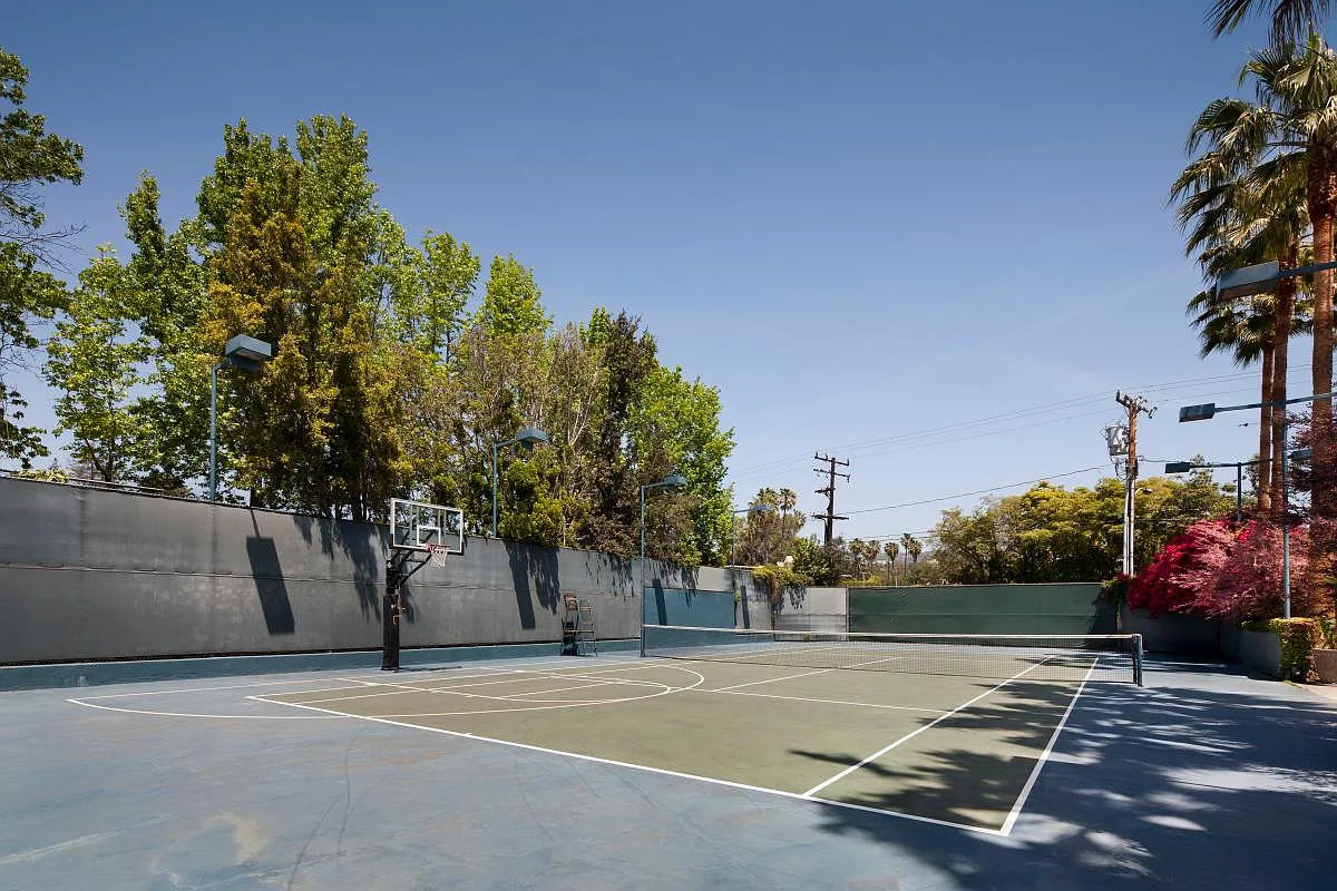 9 bed, 16000 sqft, $75,000 — Photo 4