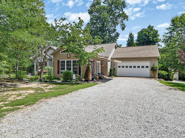 504 Ridgetop Dr, Jamestown, TN 38556
