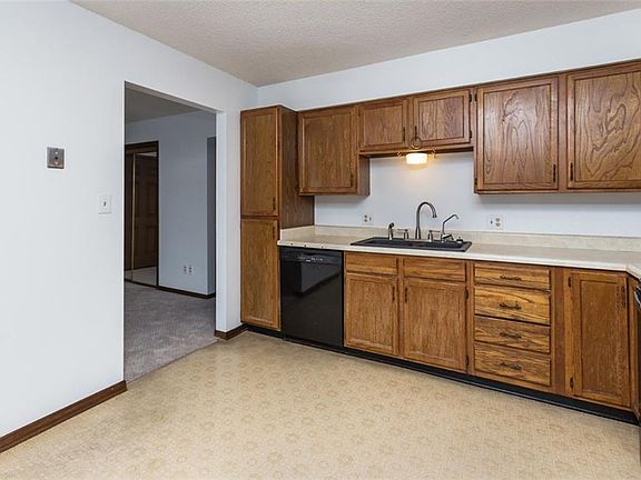 5th image of 4817 Woodland Ave Unit 3