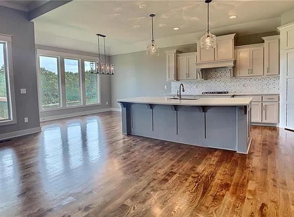 5th image of 2605 NE 92nd St